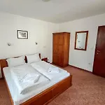 Todeva House And Tavern Otel 3*